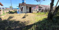 Casa localizada no Alto Arroio, em frente a marginal da BR-101