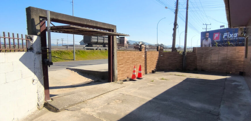 Casa no Alto Arroio beira da BR 101