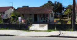 Casa localizada no Alto Arroio, em frente a marginal da BR-101