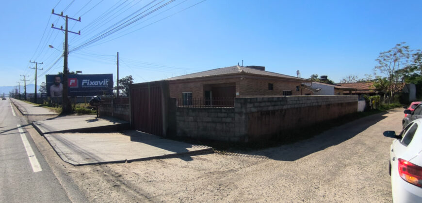 Casa no Alto Arroio beira da BR 101