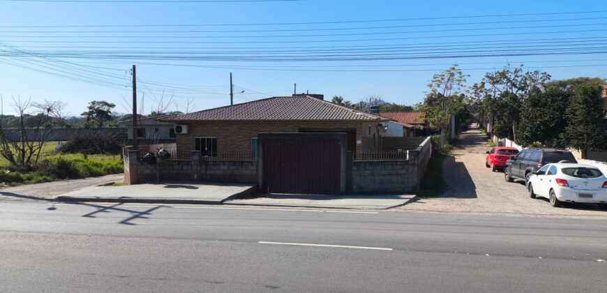 Casa no Alto Arroio beira da BR 101