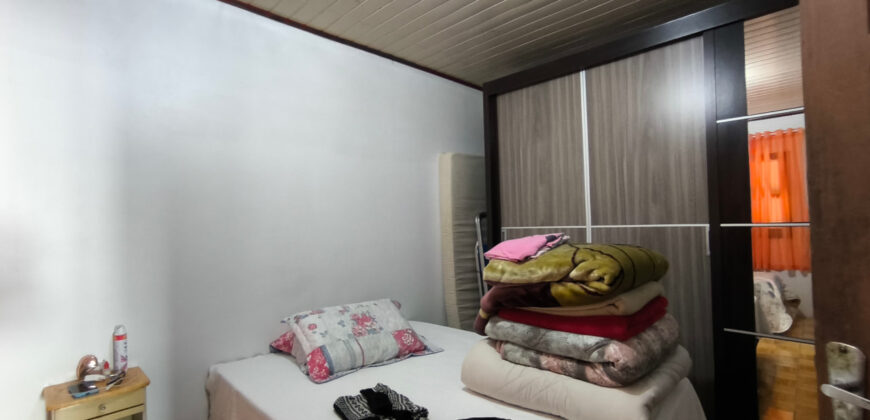 Casa localizada no Alto Arroio, em frente a marginal da BR-101