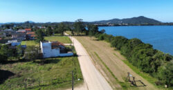 Casa em frente a Lagoa de Ibiraquera, no bairro Alto Arroio, Imbituba/SC