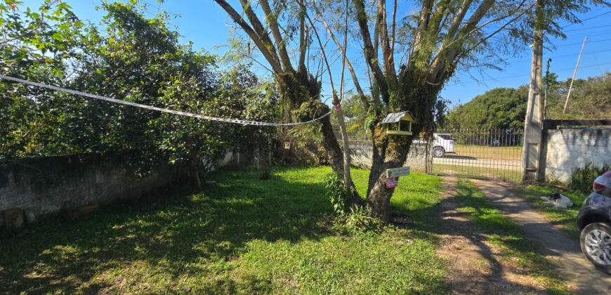 Casa em frente a Lagoa de Ibiraquera, no bairro Alto Arroio, Imbituba/SC