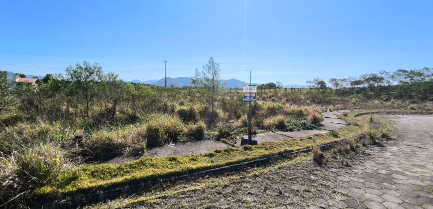 Terreno em Imbituba, localizado no Loteamento Bosque Imbituba, situado no bairro Sambaqui