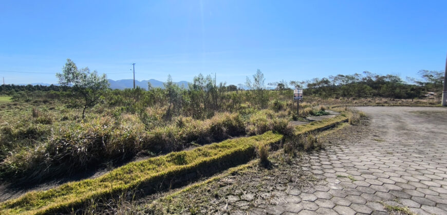 Terreno em Imbituba, localizado no Loteamento Bosque Imbituba, situado no bairro Sambaqui