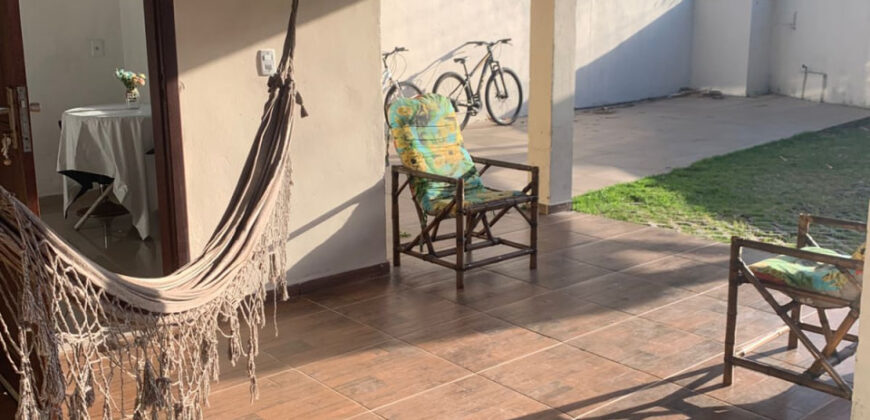 Casa na Praia do Rosa, á 400 metros da SurfLand Brasil 