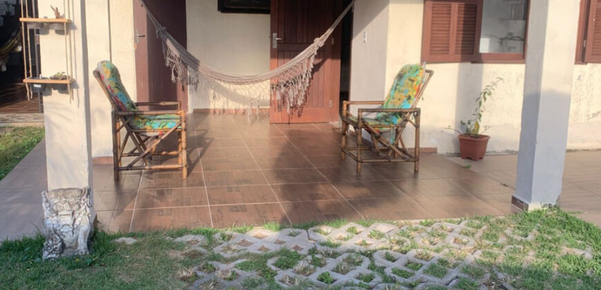Casa na Praia do Rosa, á 400 metros da SurfLand Brasil 