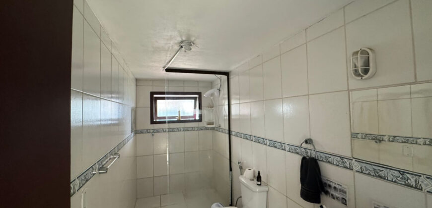 Casa na Praia do Rosa, á 400 metros da SurfLand Brasil 