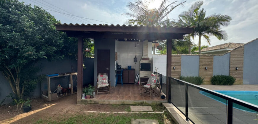 Casa na Praia do Rosa, á 400 metros da SurfLand Brasil 