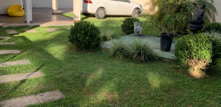 Casa na Praia do Rosa, á 400 metros da SurfLand Brasil 