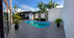 Casa na Praia do Rosa, á 400 metros da SurfLand Brasil 