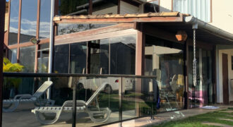 Casa na Praia do Rosa, á 400 metros da SurfLand Brasil 