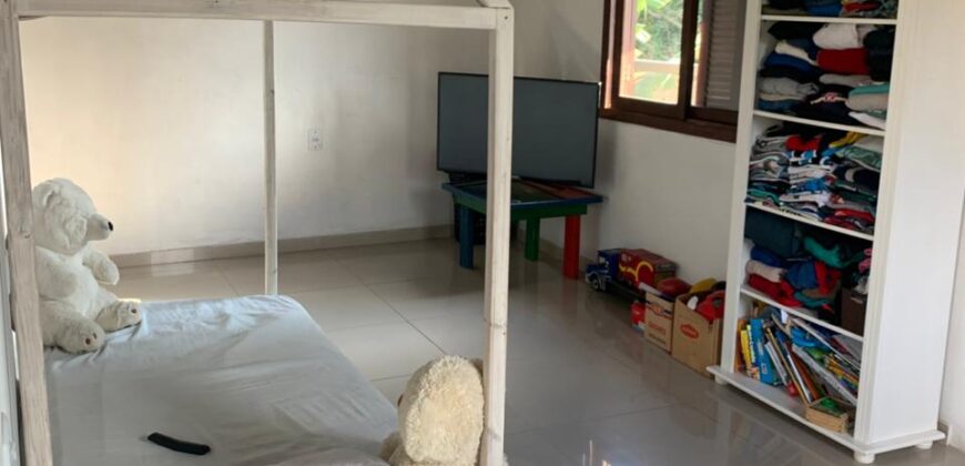 Casa na Praia do Rosa, á 400 metros da SurfLand Brasil 