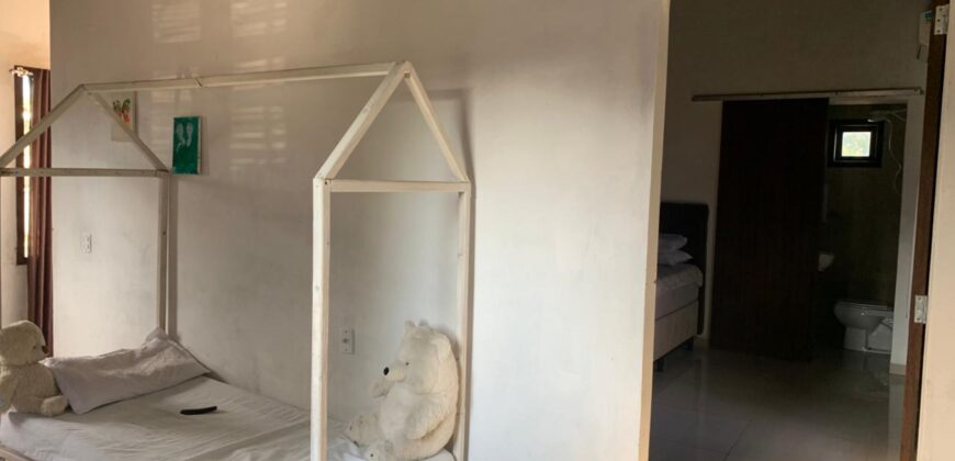 Casa na Praia do Rosa, á 400 metros da SurfLand Brasil 