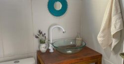 Casa à Venda na Beira da Lagoa Doce – Vista Privilegiada!