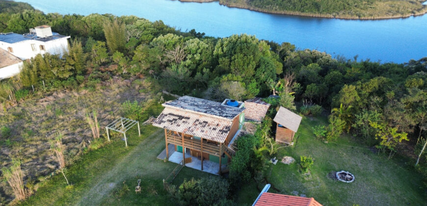Casa à Venda na Beira da Lagoa Doce – Vista Privilegiada!
