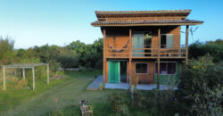 Casa à Venda na Beira da Lagoa Doce – Vista Privilegiada!