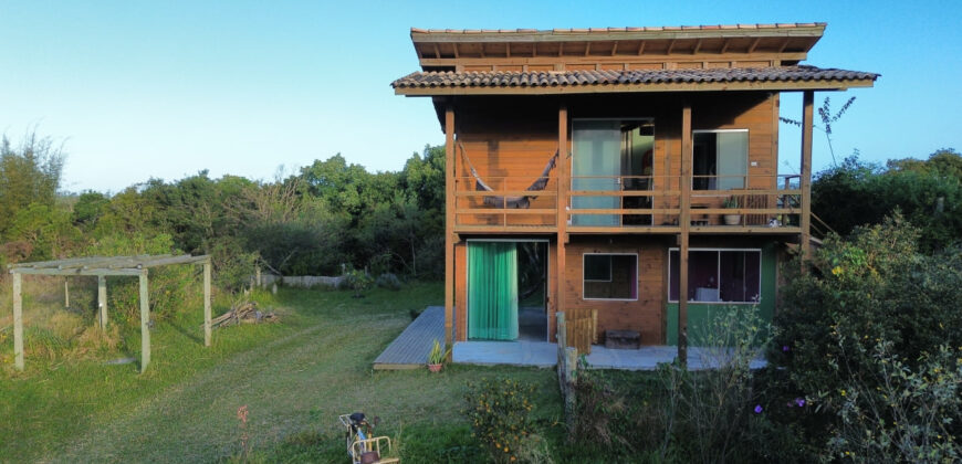 Casa à Venda na Beira da Lagoa Doce – Vista Privilegiada!
