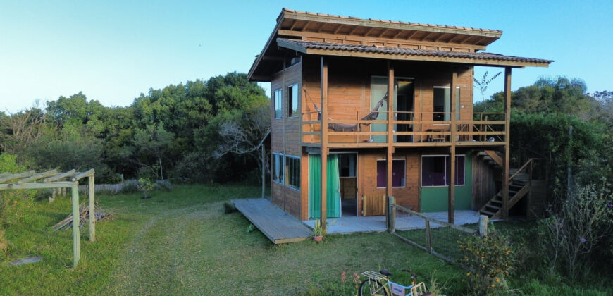 Casa à Venda na Beira da Lagoa Doce – Vista Privilegiada!