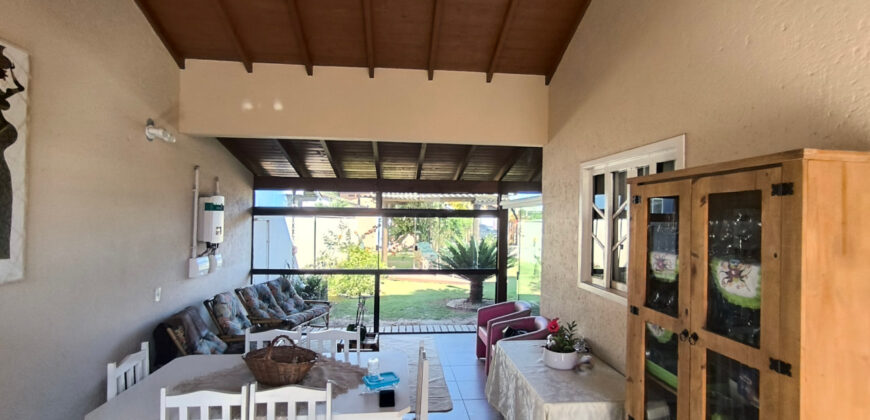 Casa a venda no Alto Arroio, 400 metros da lagoa
