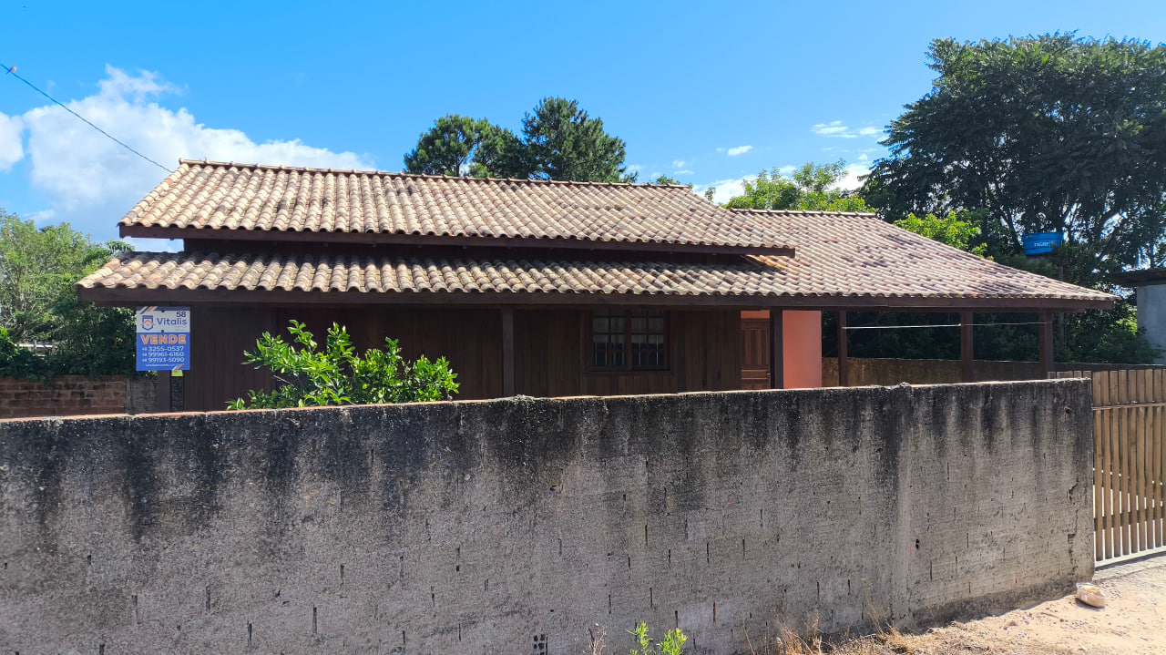 Casa localizada no Alto Arroio, Imbituba-SC