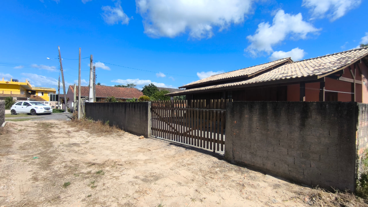 Casa localizada no Alto Arroio, Imbituba-SC