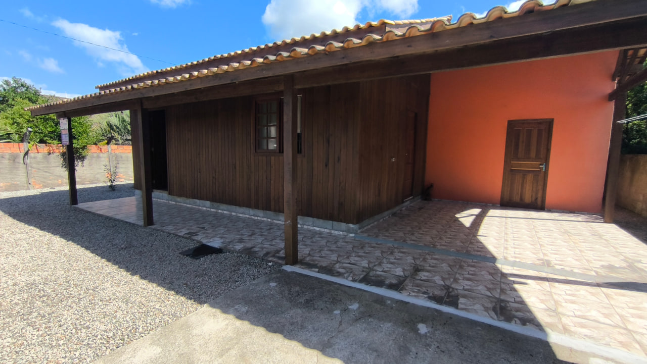 Casa localizada no Alto Arroio, Imbituba-SC