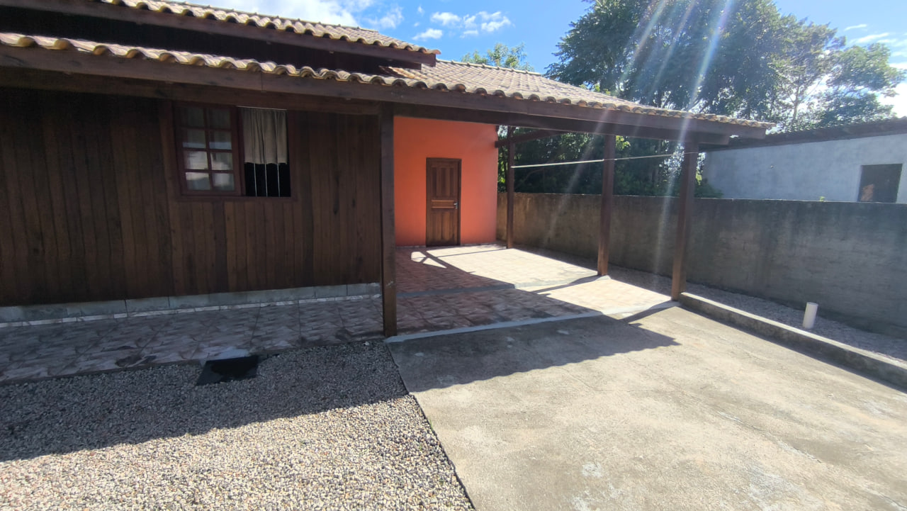 Casa localizada no Alto Arroio, Imbituba-SC