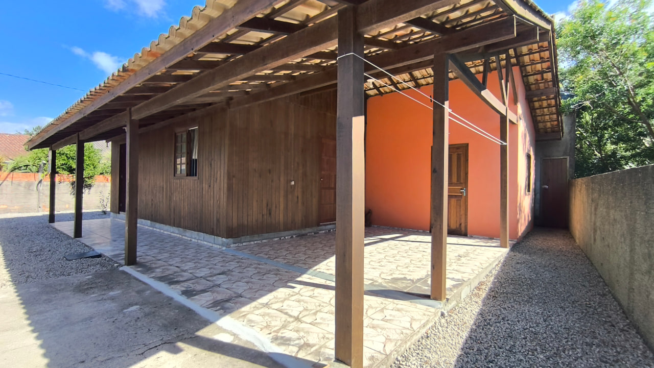 Casa localizada no Alto Arroio, Imbituba-SC