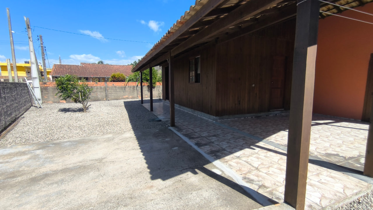 Casa localizada no Alto Arroio, Imbituba-SC