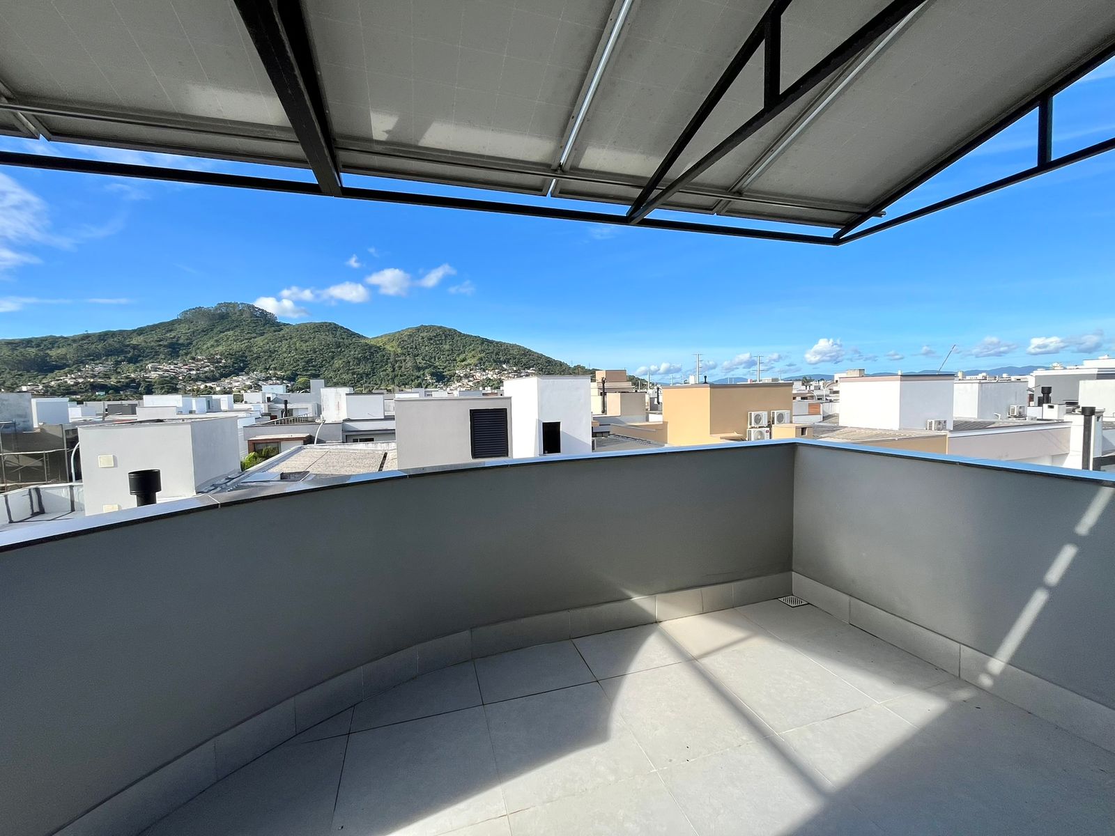 Casa de alto padrão no Garden Condomínio Clube – Deltaville/Biguaçu 