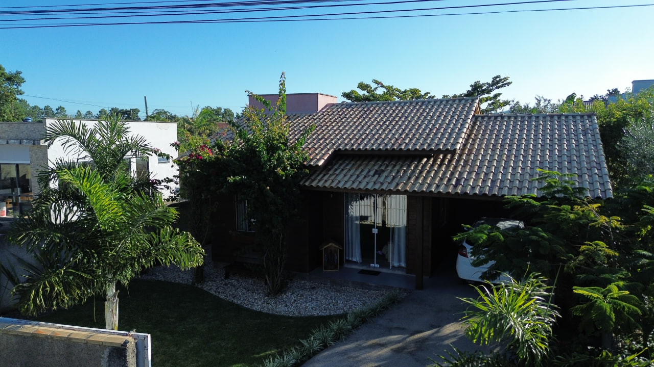Casa á venda no bairro Arroio do Rosa, Imbituba-SC.